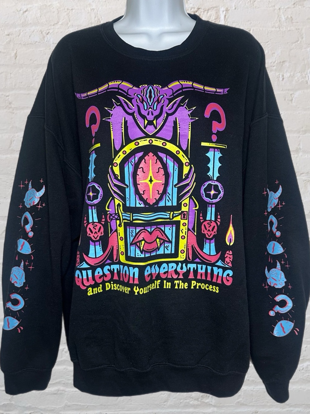 Gildan Black 'Question Everything' Psychedelic Graphic Crewneck in Men's X-Large